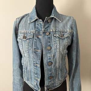 American Eagle Outfitters Light Wash Cropped Denim Jean Jacket Size S